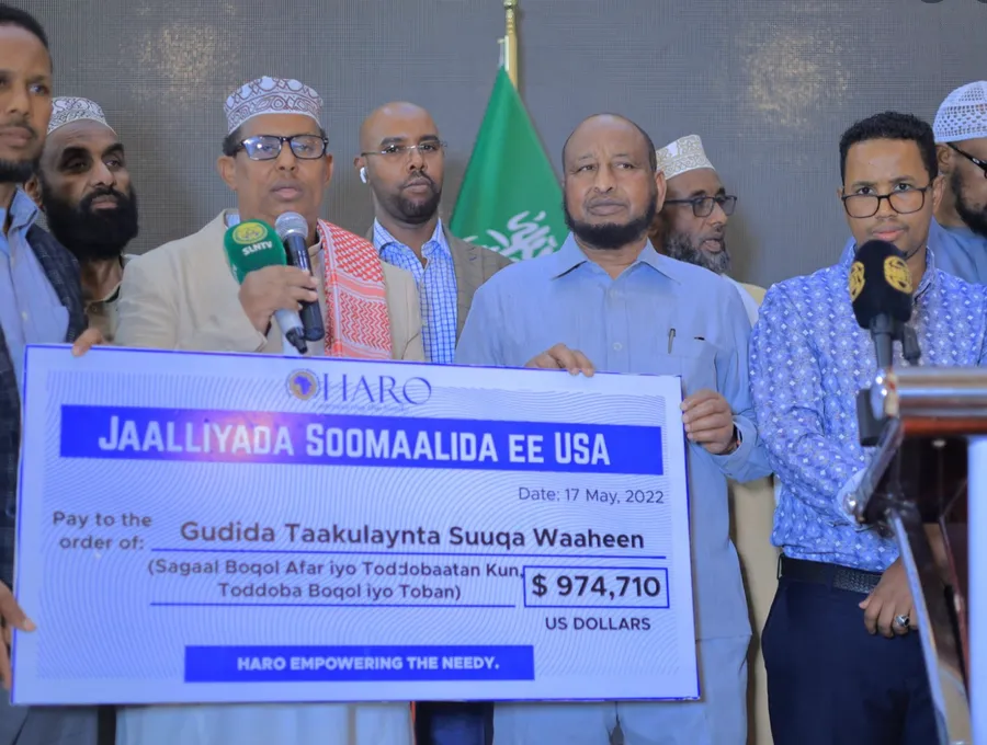 HARO presents $974,710 in relief raised by the Somali diaspora in the USA to traders affected by the Waaheen market fire, Hargeisa, 2022