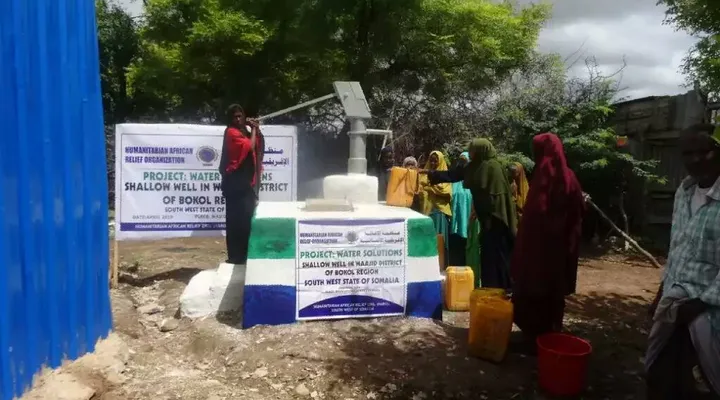 Women collect water at the completed HARO shallow well in Wajid District, Bakool, 2018